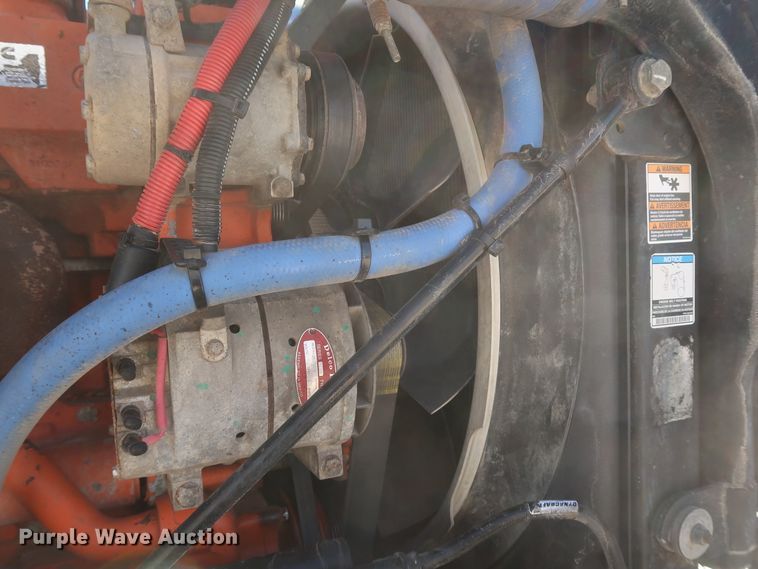 image for item IY9161 2013 Peterbilt 388  semi truck