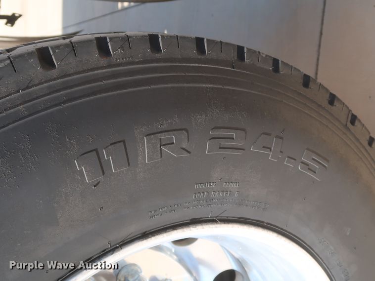 image for item IY9161 2013 Peterbilt 388  semi truck