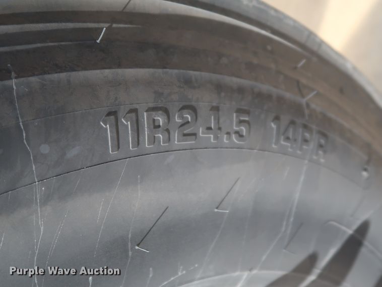 image for item IY9161 2013 Peterbilt 388  semi truck