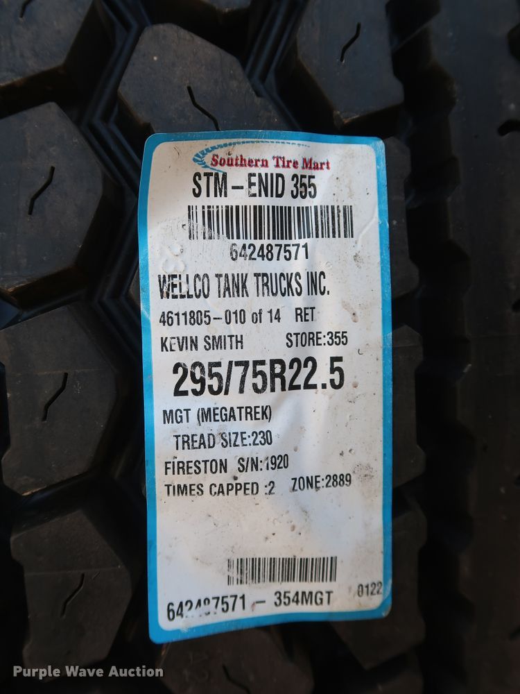 image for item IY9161 2013 Peterbilt 388  semi truck