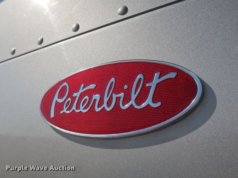 image for item IY9161 2013 Peterbilt 388  semi truck