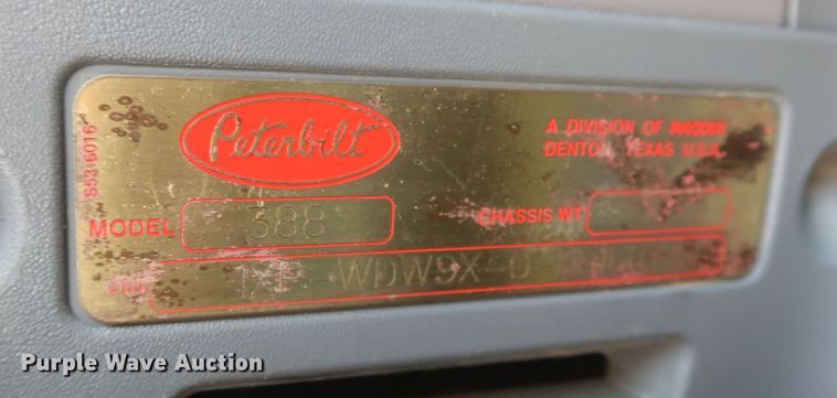 image for item IY9161 2013 Peterbilt 388  semi truck