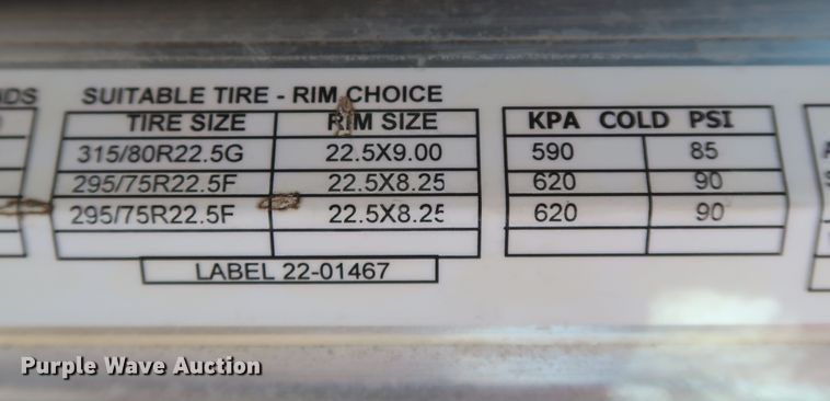 image for item IY9161 2013 Peterbilt 388  semi truck