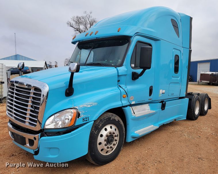 image for item JE9972 2016 Freightliner Cascadia  semi truck