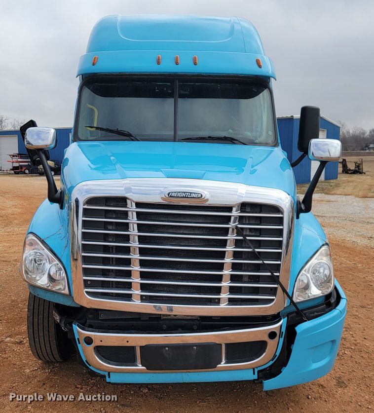 image for item JE9972 2016 Freightliner Cascadia  semi truck