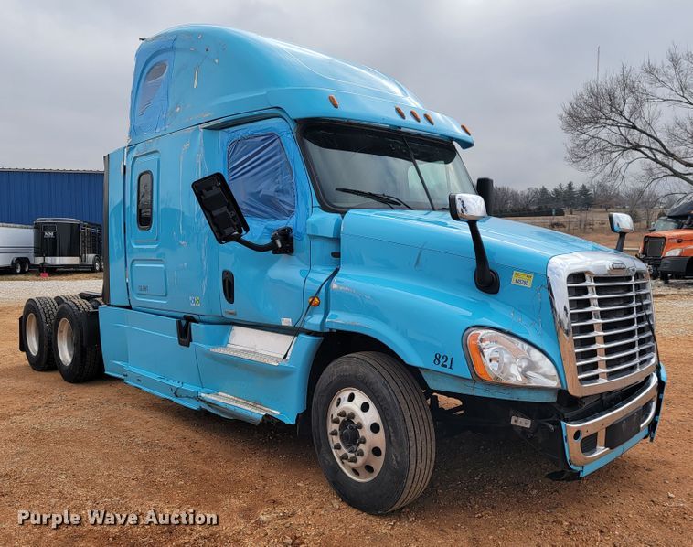 image for item JE9972 2016 Freightliner Cascadia  semi truck