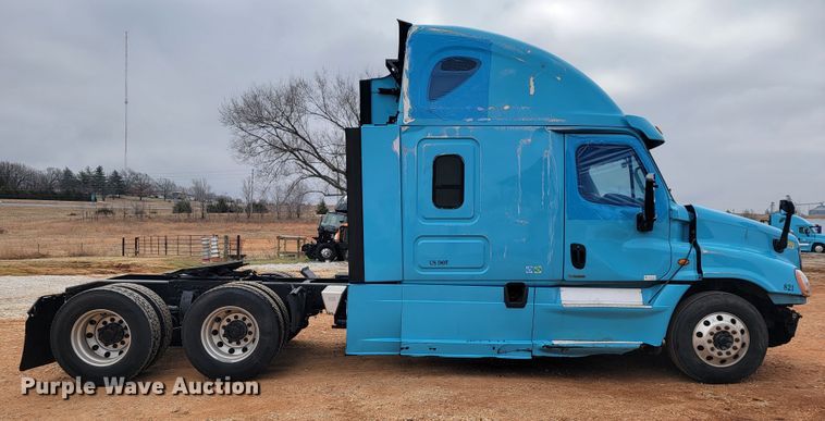 image for item JE9972 2016 Freightliner Cascadia  semi truck