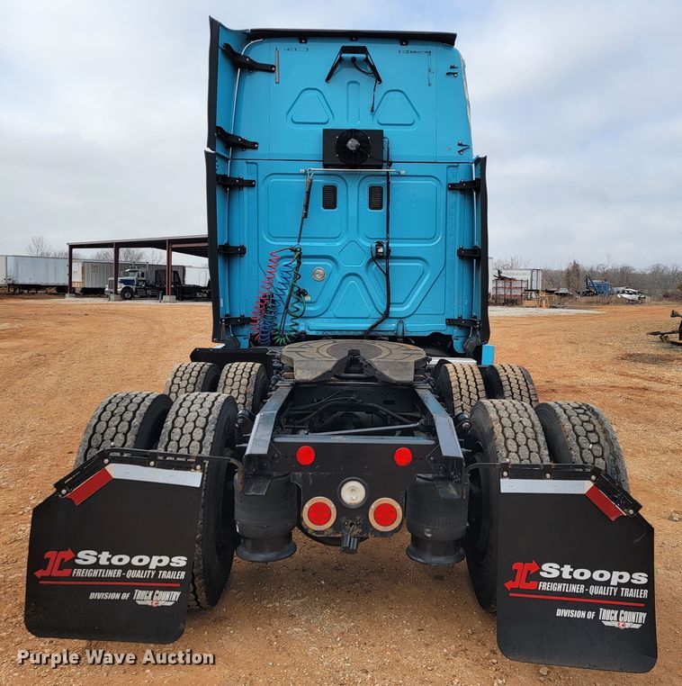 image for item JE9972 2016 Freightliner Cascadia  semi truck