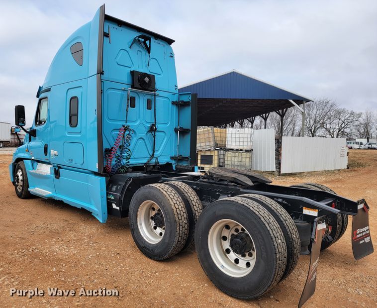 image for item JE9972 2016 Freightliner Cascadia  semi truck