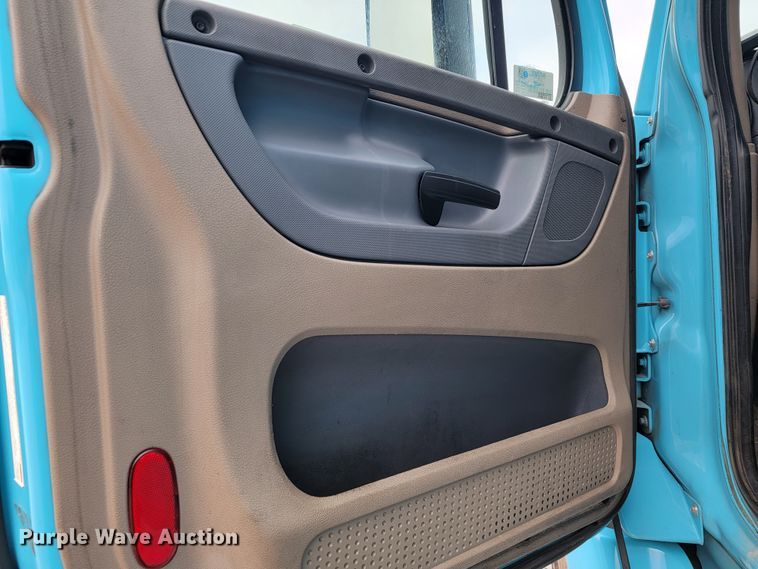 image for item JE9972 2016 Freightliner Cascadia  semi truck