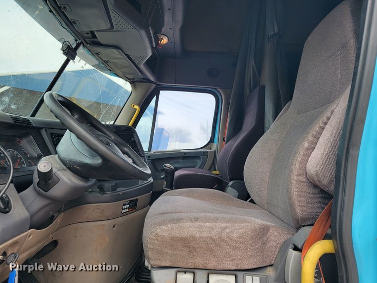 image for item JE9972 2016 Freightliner Cascadia  semi truck