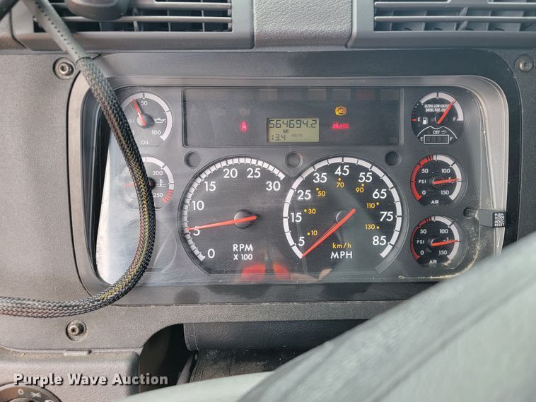 image for item JE9972 2016 Freightliner Cascadia  semi truck