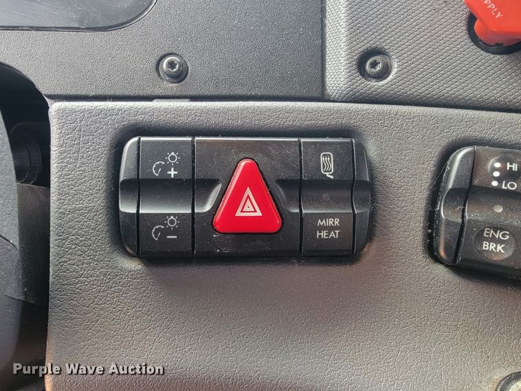 image for item JE9972 2016 Freightliner Cascadia  semi truck