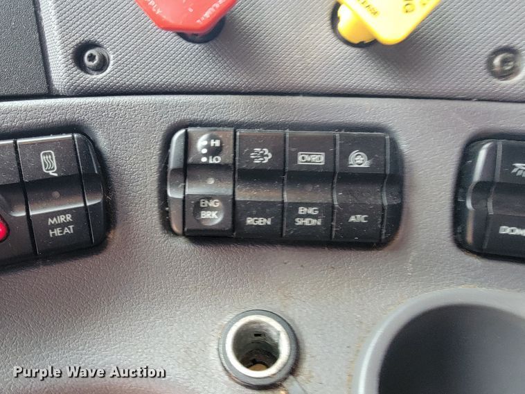 image for item JE9972 2016 Freightliner Cascadia  semi truck