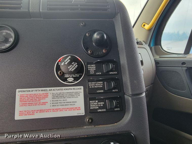 image for item JE9972 2016 Freightliner Cascadia  semi truck