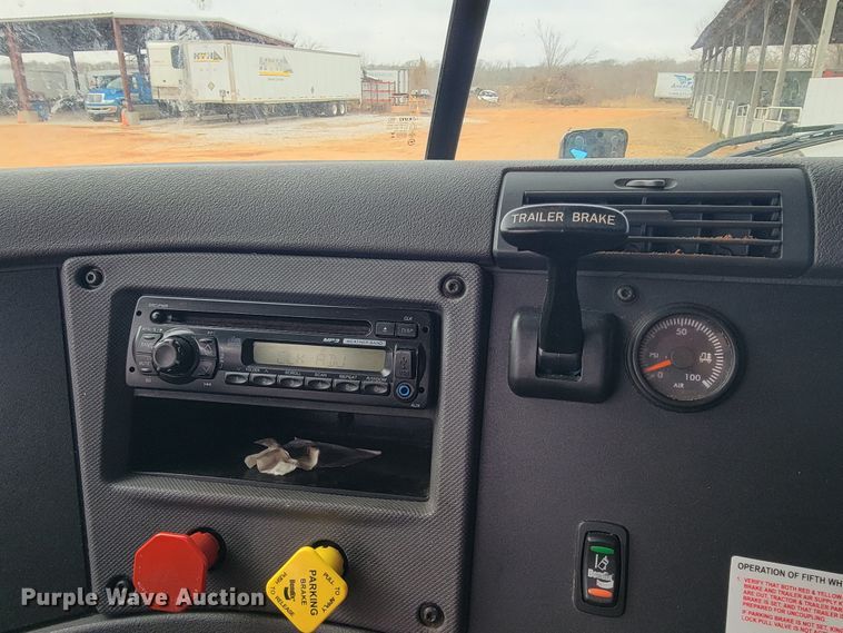 image for item JE9972 2016 Freightliner Cascadia  semi truck