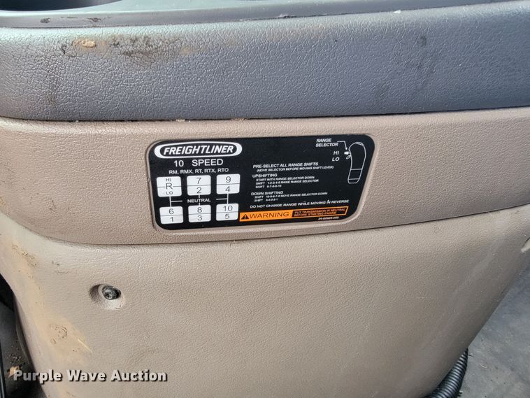 image for item JE9972 2016 Freightliner Cascadia  semi truck