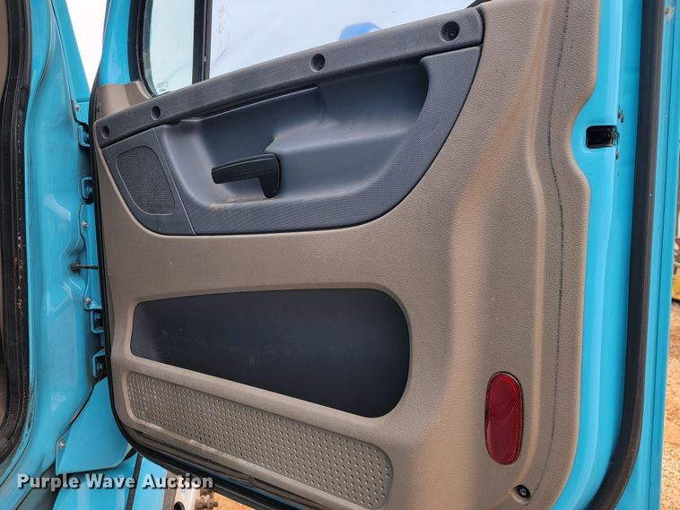 image for item JE9972 2016 Freightliner Cascadia  semi truck