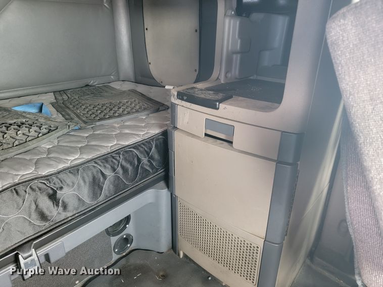 image for item JE9972 2016 Freightliner Cascadia  semi truck