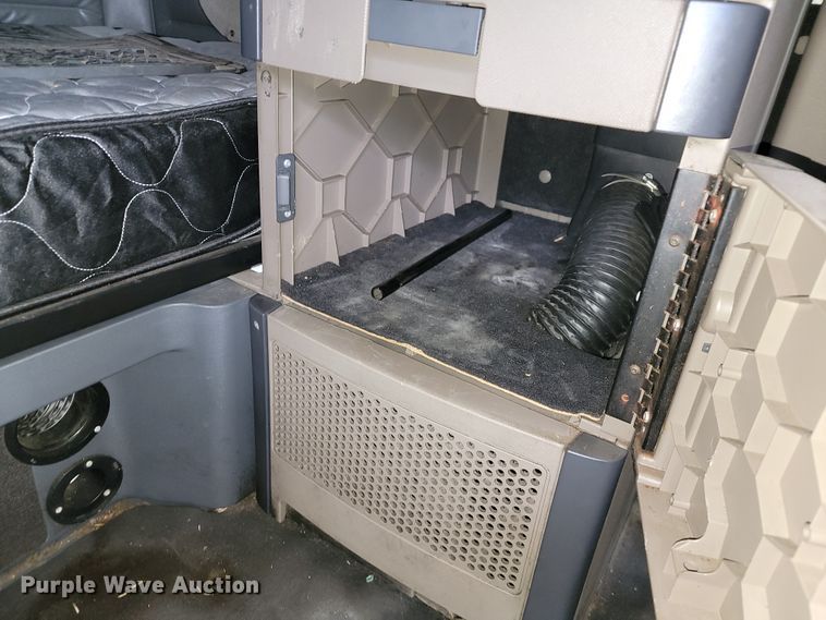 image for item JE9972 2016 Freightliner Cascadia  semi truck