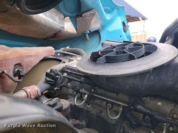 image for item JE9972 2016 Freightliner Cascadia  semi truck