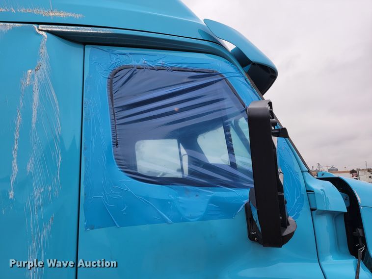 image for item JE9972 2016 Freightliner Cascadia  semi truck