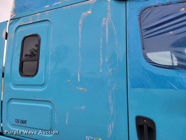 image for item JE9972 2016 Freightliner Cascadia  semi truck