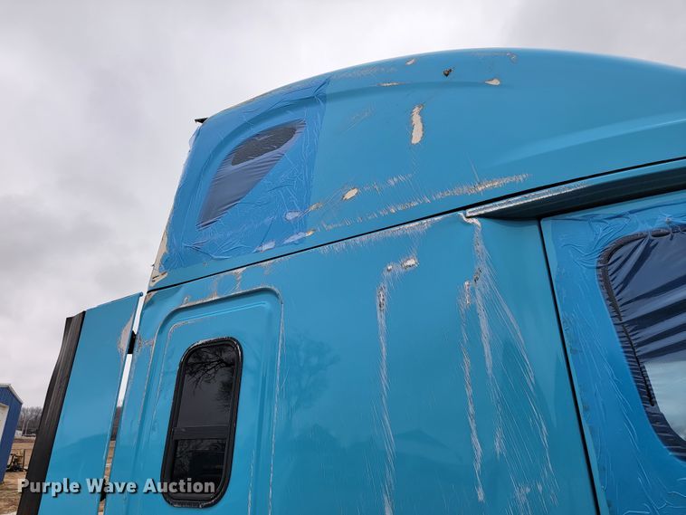 image for item JE9972 2016 Freightliner Cascadia  semi truck