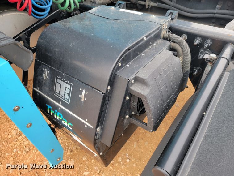 image for item JE9972 2016 Freightliner Cascadia  semi truck