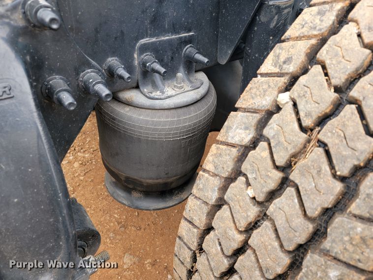 image for item JE9972 2016 Freightliner Cascadia  semi truck