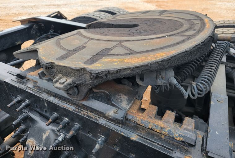 image for item JE9972 2016 Freightliner Cascadia  semi truck