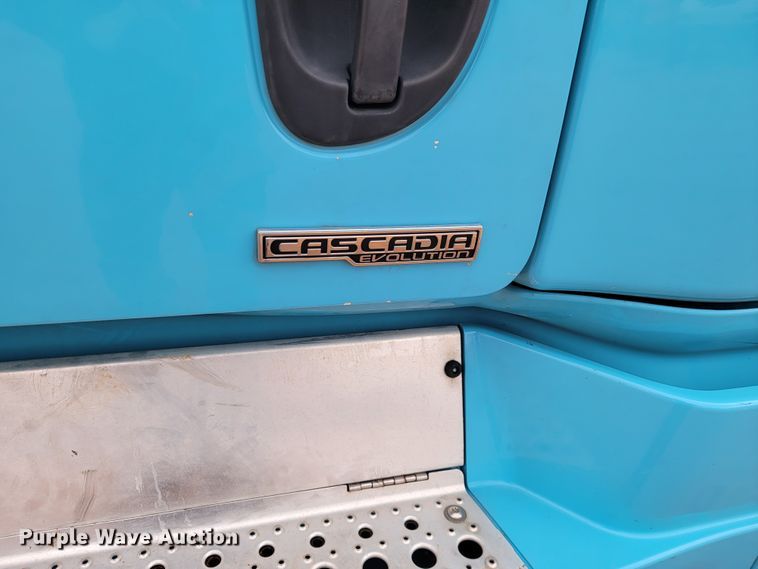 image for item JE9972 2016 Freightliner Cascadia  semi truck