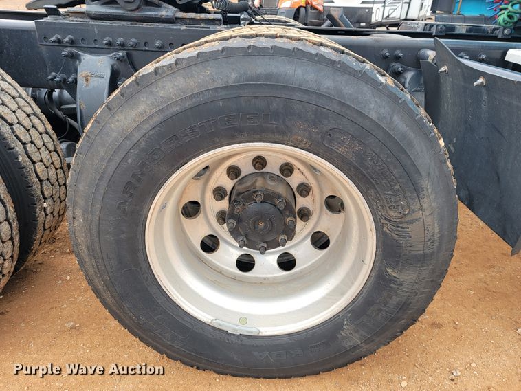 image for item JE9972 2016 Freightliner Cascadia  semi truck