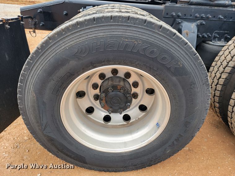 image for item JE9972 2016 Freightliner Cascadia  semi truck