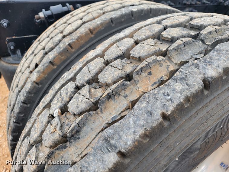 image for item JE9972 2016 Freightliner Cascadia  semi truck