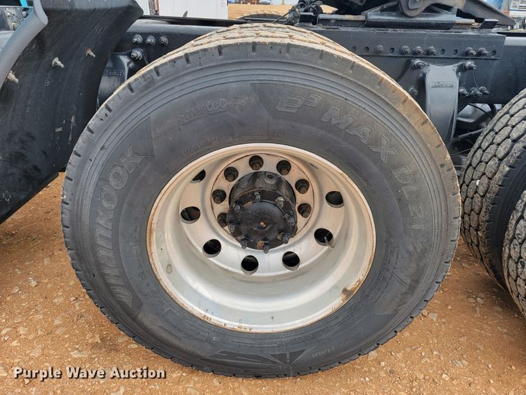 image for item JE9972 2016 Freightliner Cascadia  semi truck