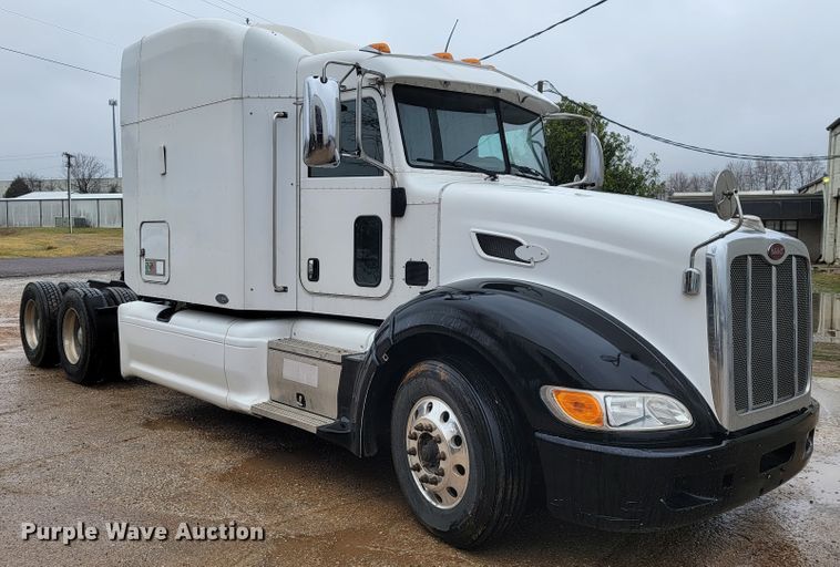 image for item JE9989 2011 Peterbilt 386  semi truck