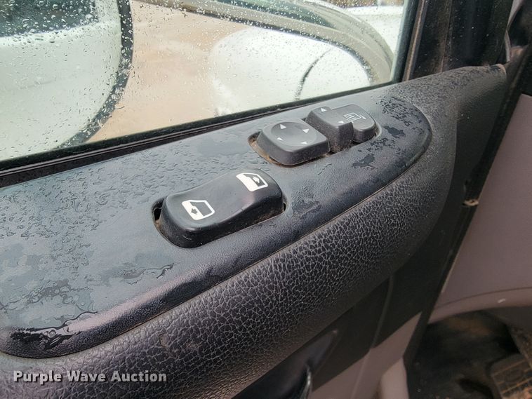 image for item JE9989 2011 Peterbilt 386  semi truck