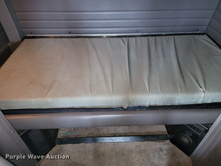 image for item JE9989 2011 Peterbilt 386  semi truck