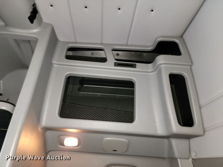 image for item JE9989 2011 Peterbilt 386  semi truck