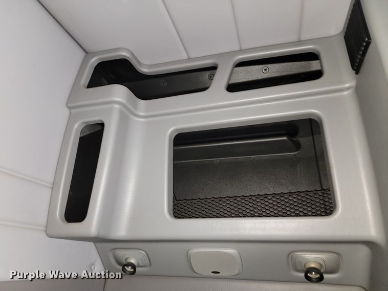 image for item JE9989 2011 Peterbilt 386  semi truck