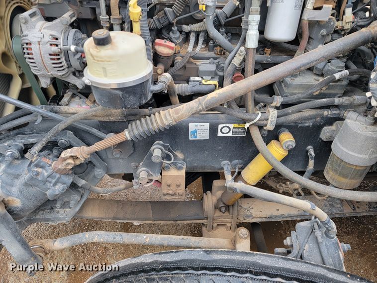 image for item JE9989 2011 Peterbilt 386  semi truck