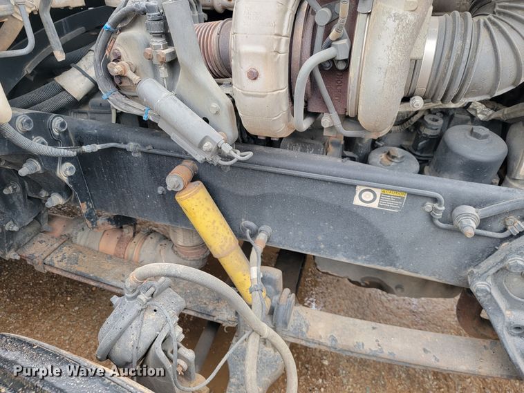 image for item JE9989 2011 Peterbilt 386  semi truck