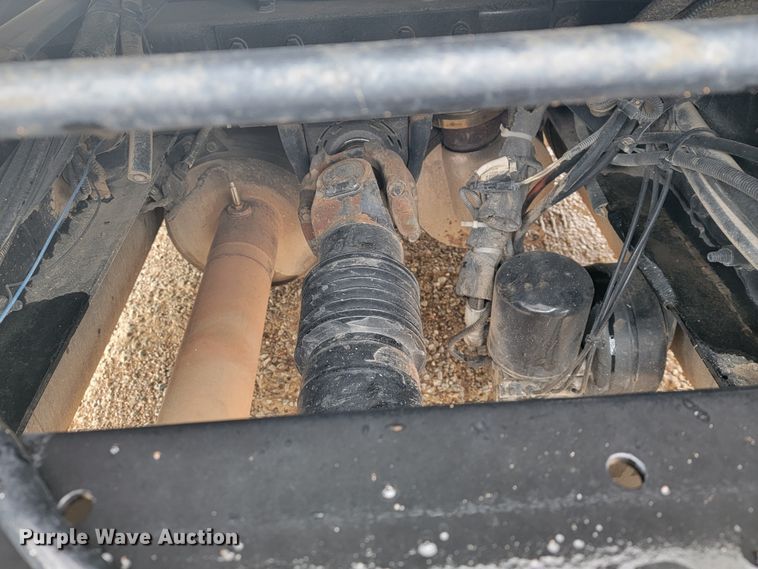 image for item JE9989 2011 Peterbilt 386  semi truck