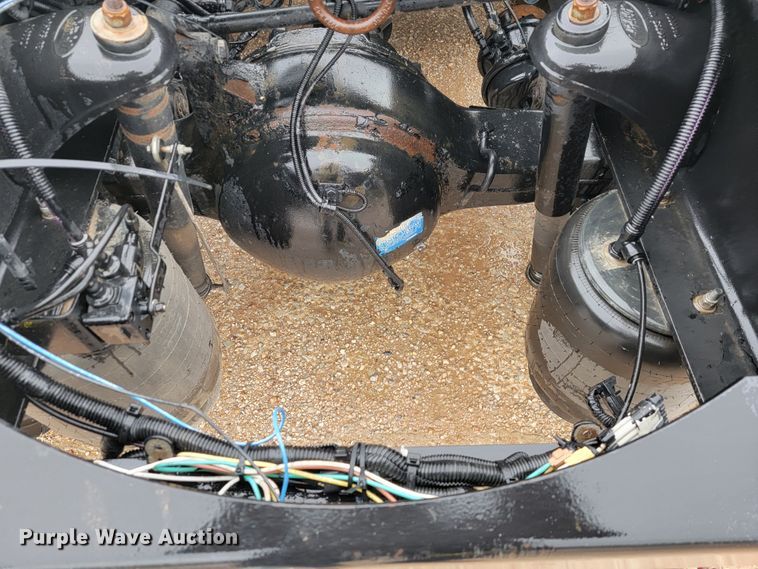 image for item JE9989 2011 Peterbilt 386  semi truck