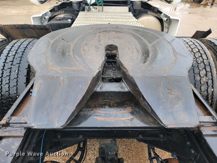 image for item JE9989 2011 Peterbilt 386  semi truck