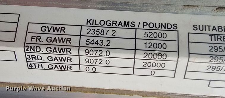 image for item JE9989 2011 Peterbilt 386  semi truck