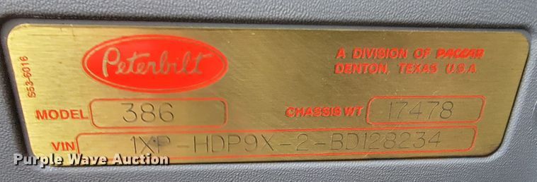 image for item JE9989 2011 Peterbilt 386  semi truck