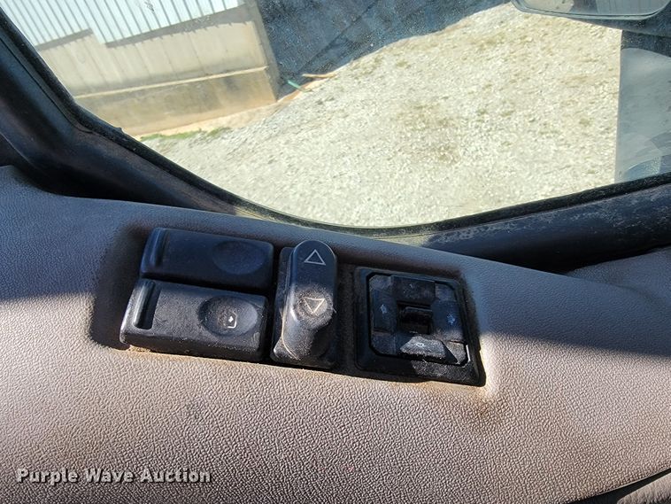 image for item JE9990 2013 Kenworth T700  semi truck