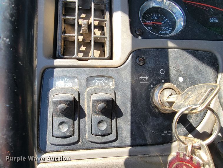 image for item JE9990 2013 Kenworth T700  semi truck